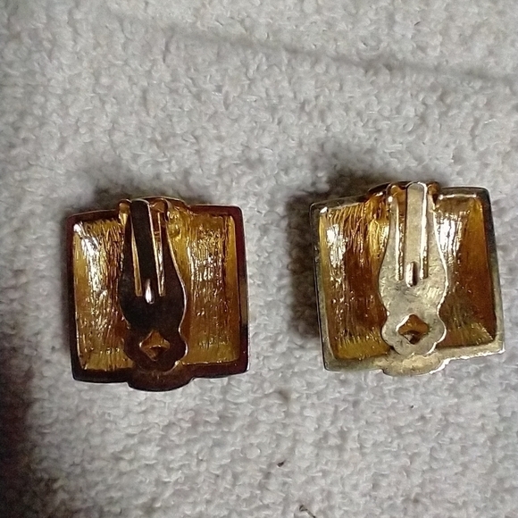 Square black gold clip earrings - Picture 3 of 3